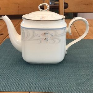 Vintage Noritake Fine Bone China Porcelain Floral Print Tea Pot, Made in Japan